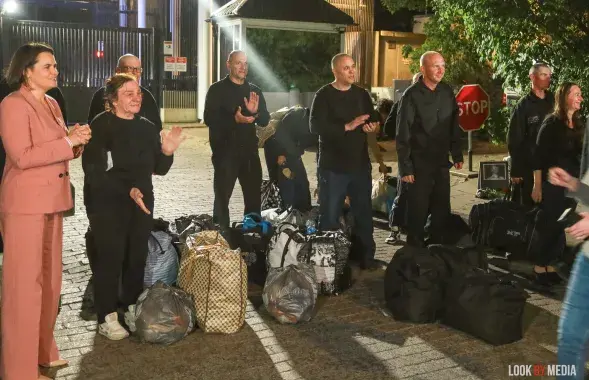 Освобождённые и высланные из Беларуси политзаключённые у посольства США в Вильнюсе, 11 сентября 2025 года
