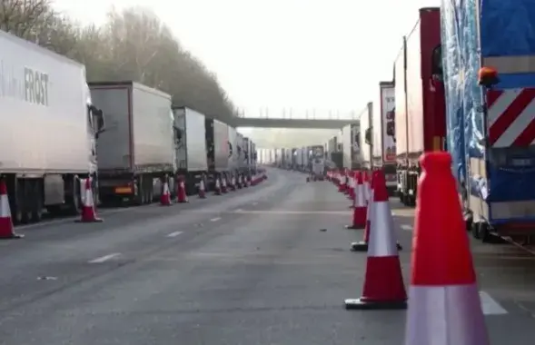 Фуры на границе
