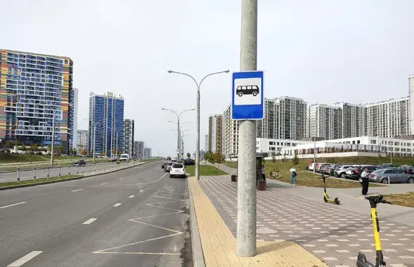 Остановка общественного транспорта в Минске, иллюстративное фото
