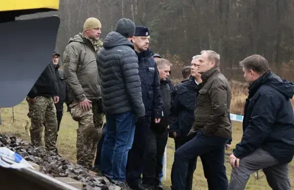 Дональд Туск на месте взрыва
