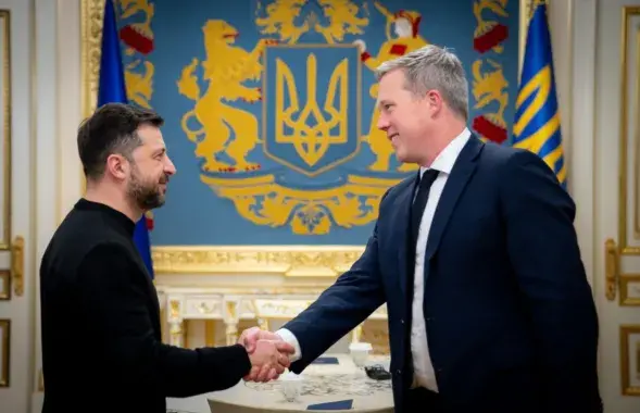 Уладзімір Зяленскі і міністр сухапутных войскаў ЗША Дэніэл Дрыскал
