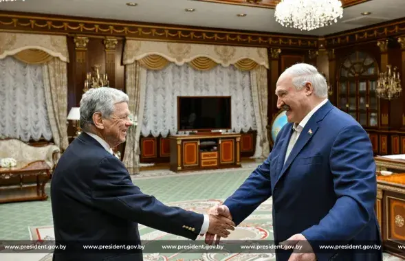 Джон Коўл і Аляксандр Лукашэнка
