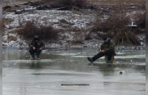 Беларускія рыбаловы адкрываюць сезон падлёднай рыбалкі. Але яны рызыкуюць жыццём
