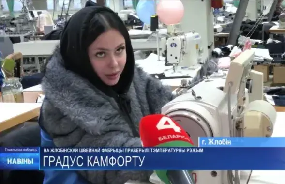 Супрацоўніца Жлобінскай швейнай фабрыкі на сваім працоўным месцы
