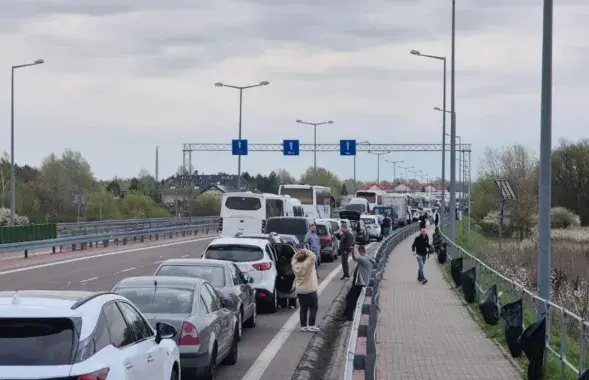 Очередь на белорусско-польской границе
