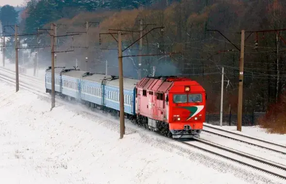 Поезд с локомотивом
