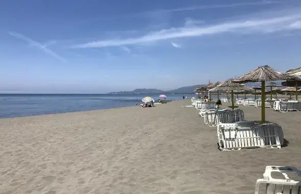 Пляж в Черногории, иллюстративное фото
