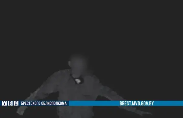 П'яны мужчына з нажом
