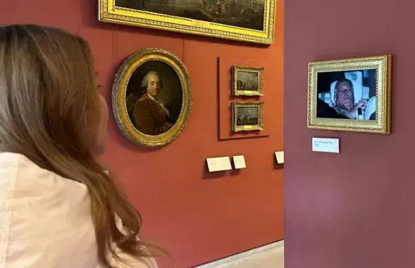 Портрет экс-принца Эндрю вывесили в Лувре
