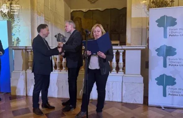 Алесь Смалянчук на ўзнагароджанні
