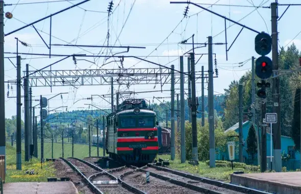 При этом сама организация находится в кризисном положении
