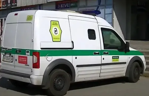 Інкасатарскі аўтамабіль "Ашчадбанка"
