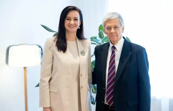 Інга Ругінене і Джон Коўл
