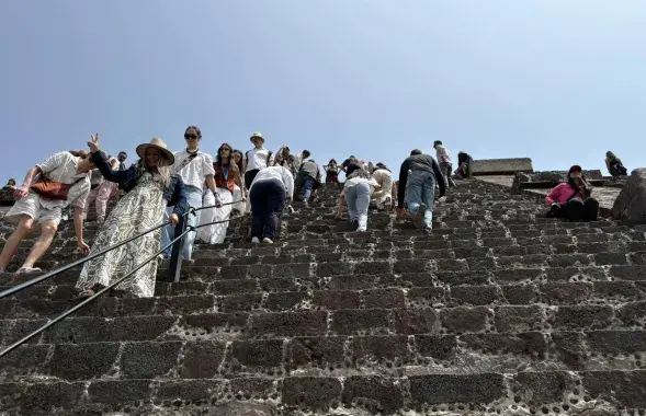 Піраміды ў Тэатыўакане за пару хвілін да стральбы 20 красавіка
