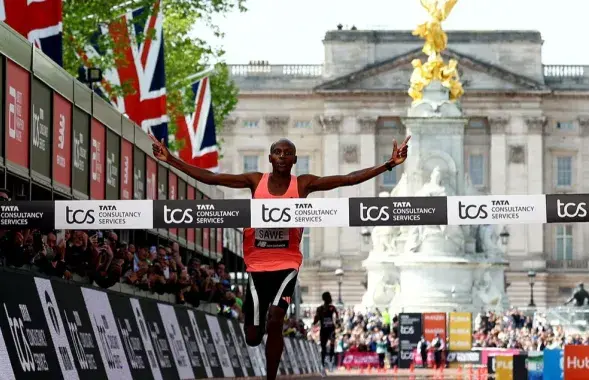 Кенийский бегун Себастьян Саве
