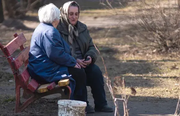 Пенсіянеры на лавачцы
