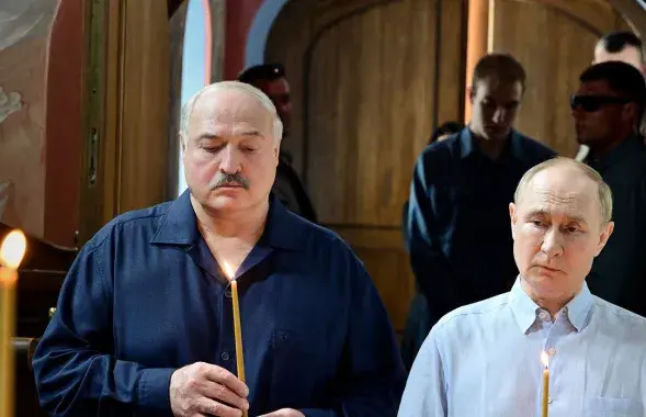 Лукашэнка і Пуцін у царкве
