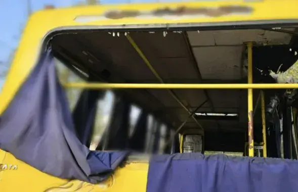 У выніку атакі расійскіх беспілотнікаў на маршрутку ў Херсоне загінулі два чалавекі
