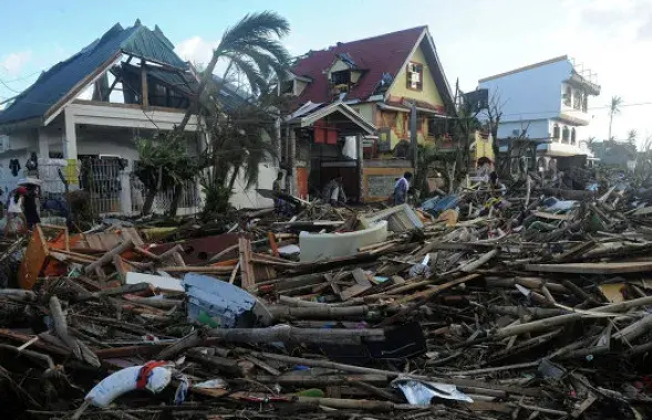 Супертайфун "Ёланда" ідзе праз Філіпіны, ёсць ахвяры (відэа)