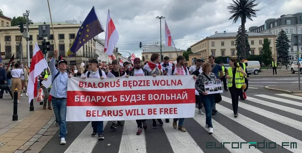 Акция белорусов в Варшаве / Еврорадио
