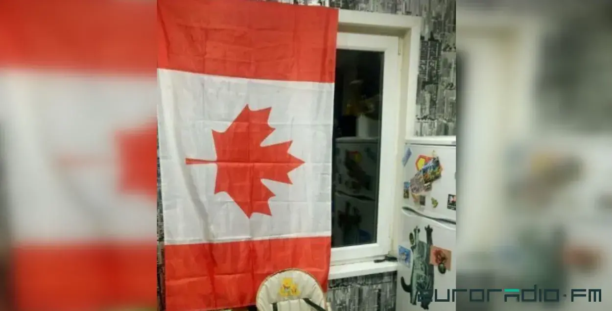 Флаг Канады в окне, 2021 год / Из архива Еврорадио
