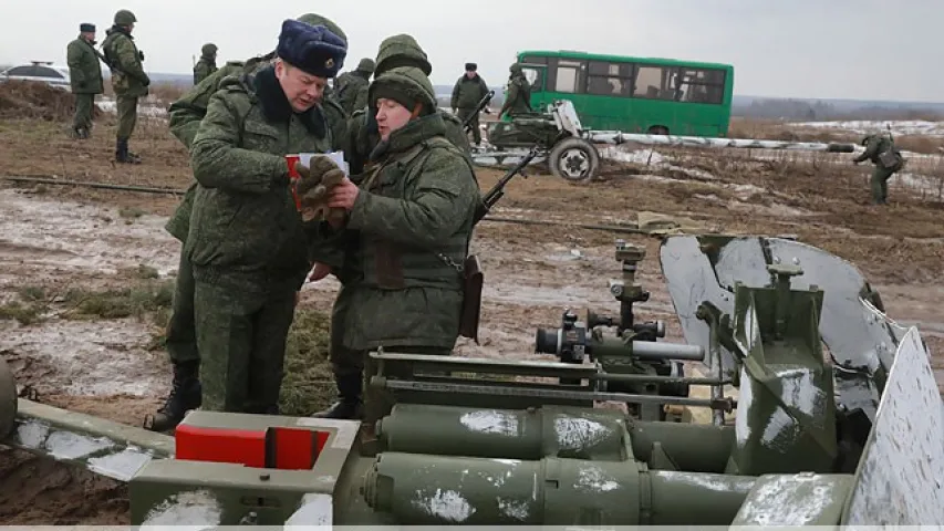 У Беларусі кіраўнікам абласцей дазволілі пастраляць з артылерыйскіх гармат