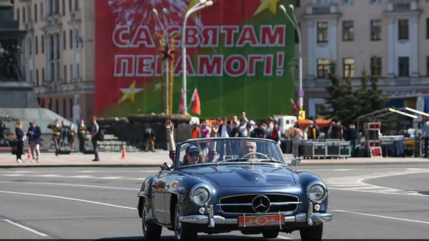 Фота і відэа з параду рэтрааўтамабіляў у Мінску