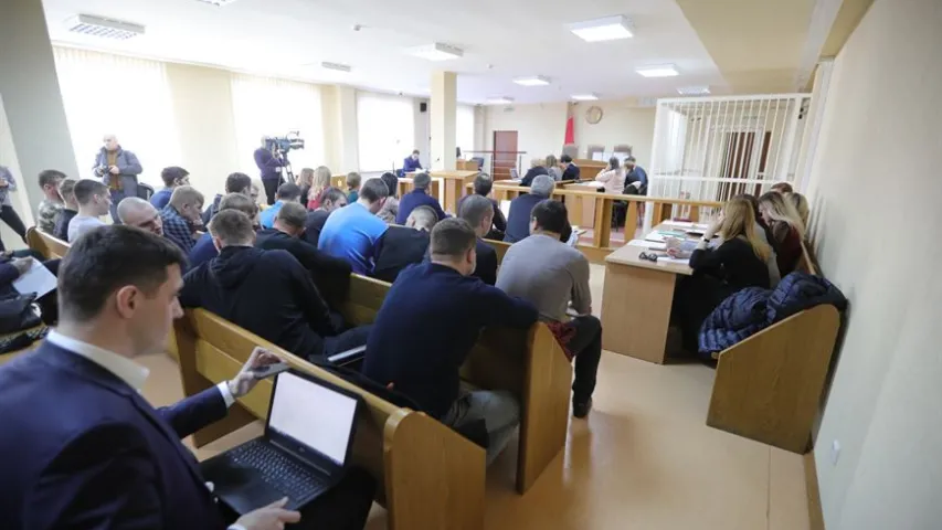 У Мінску пачаўся працэс па справе аб дамоўных матчах, судзяць 20 чалавек