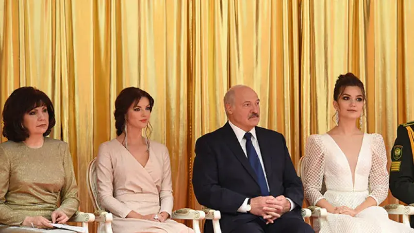 С кем Лукашенко танцевал на Венском балу в Минске