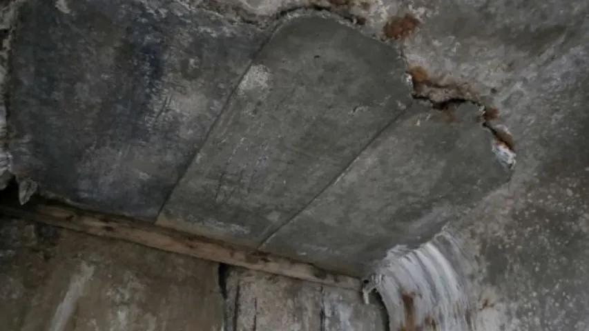 У Мінску бетонны мост умацавалі драўлянымі канструкцыямі