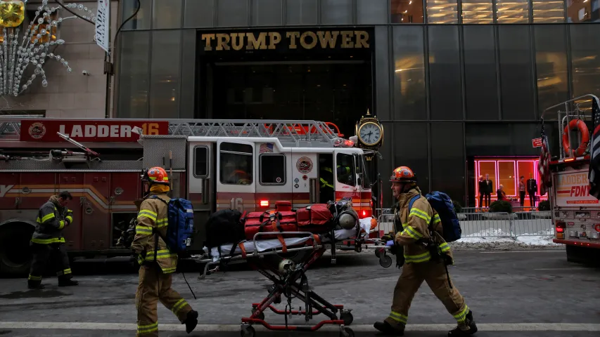 У Нью-Ёрку гарэў Trump Tower, пацярпелі два чалавекі (фота, відэа)