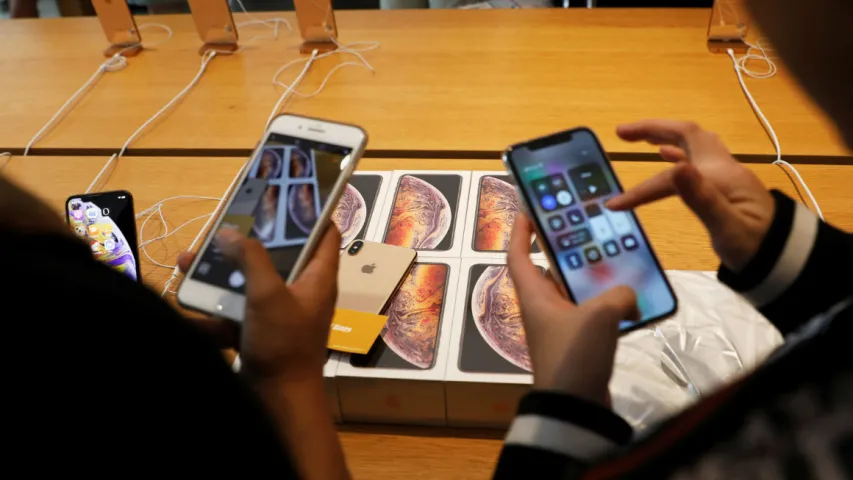 У 30 краінах свету стартаваў продаж новых iPhone (фота)