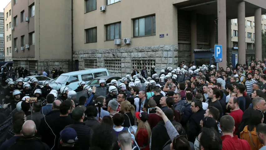 В Белграде уличные протесты, люди требуют отставки президента Вучича