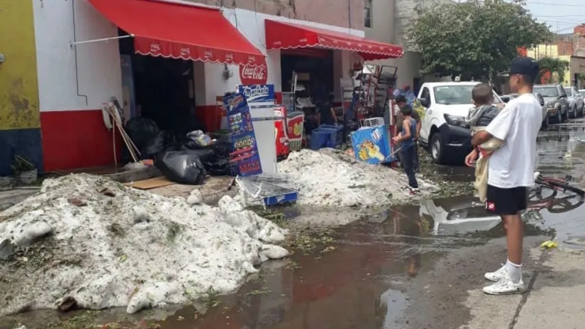 Мексіканскі горад апынуўся пад снегам і лёдам (фота, відэа)