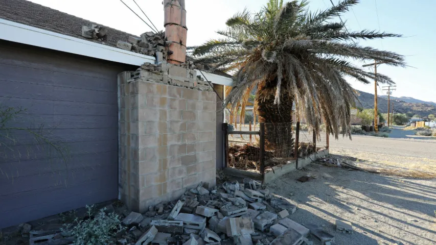 Падчас землятрусу ў Каліфорніі трэскалася зямля (фота)