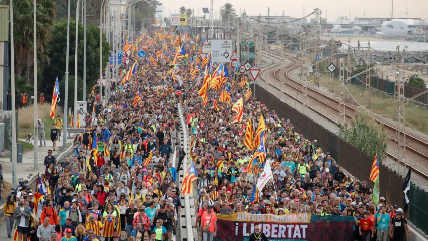 У Каталоніі праходзіць усеагульны страйк, адбыліся сутыкненні з паліцыяй