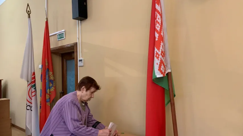 За заклеенным стеклом: как прошёл первый день досрочного голосования в Беларуси 