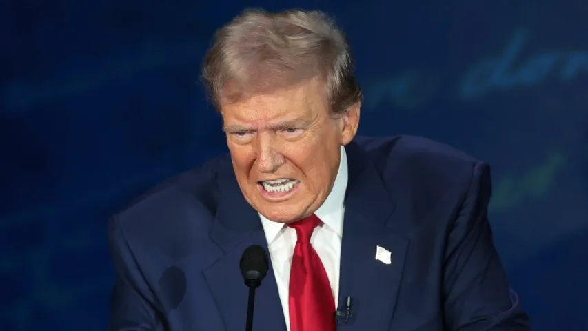 Лицо с субтитрами Трамп