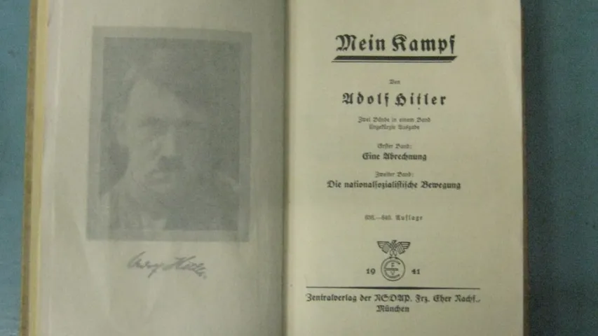 У Беларусі затрымалі расіяніна са зброяй і кнігай "Mein Kampf". Фота