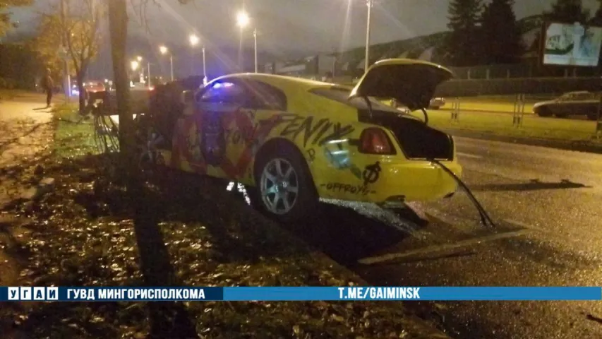 У Мінску гоначны Rolls-Royce з Расіі знёс слуп