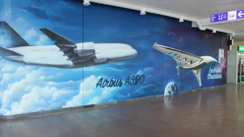 Незвычайны стрыт-арт у мінскім аэрапорце — тут уся гісторыя авіяцыі