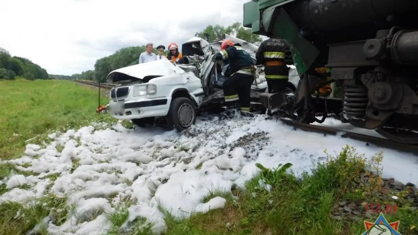 У Слоніме “Волга” трапіла пад грузавы цягнік, загінулі два чалавекі