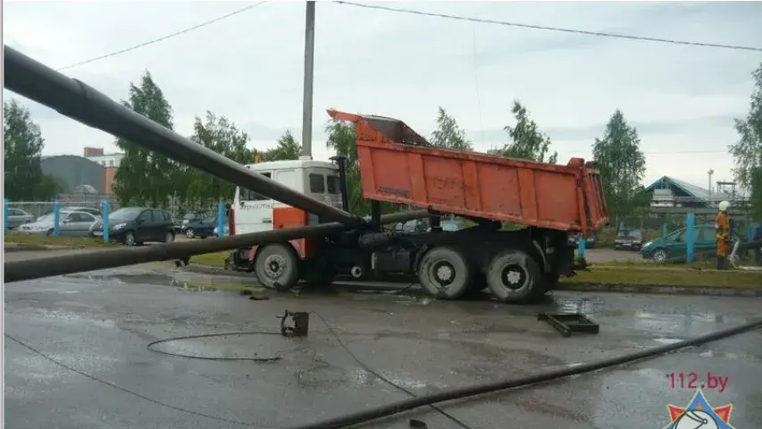 7000 чалавек засталіся без гарачай вады з-за МАЗа, які пашкодзіў газаправод