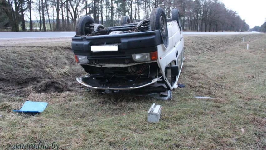 У аўтааварыі ў Гродзенскім раёне загінула жанчына, згарэў Rover