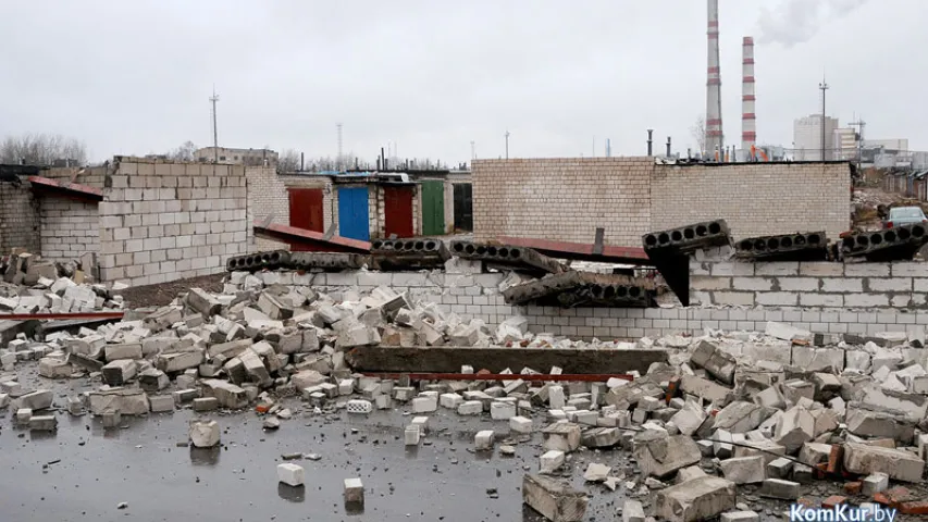 У Бабруйску масава абваліліся гаражы (фота)