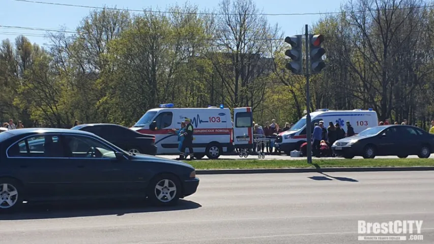 "Фіят" у Брэсце збіў на пераходзе чатырох дзяўчат (фота, відэа)