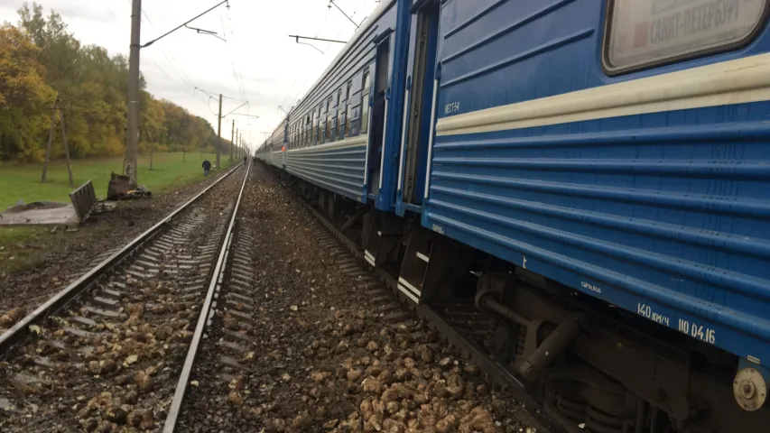 Цягнік Брэст-Мінск збіў машыну з буракамі, што захрасла на пераездзе