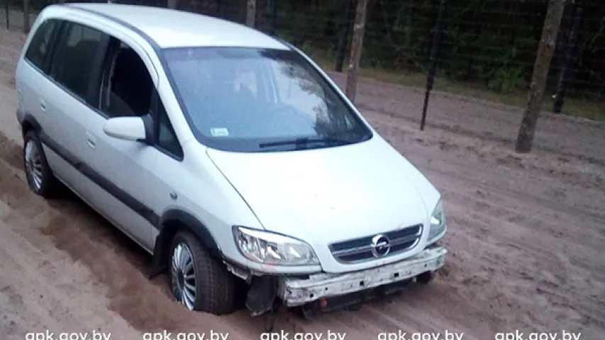 П'яны паляк нелегальна прыехаў у Беларусь на аўтамабілі Opel (фота)