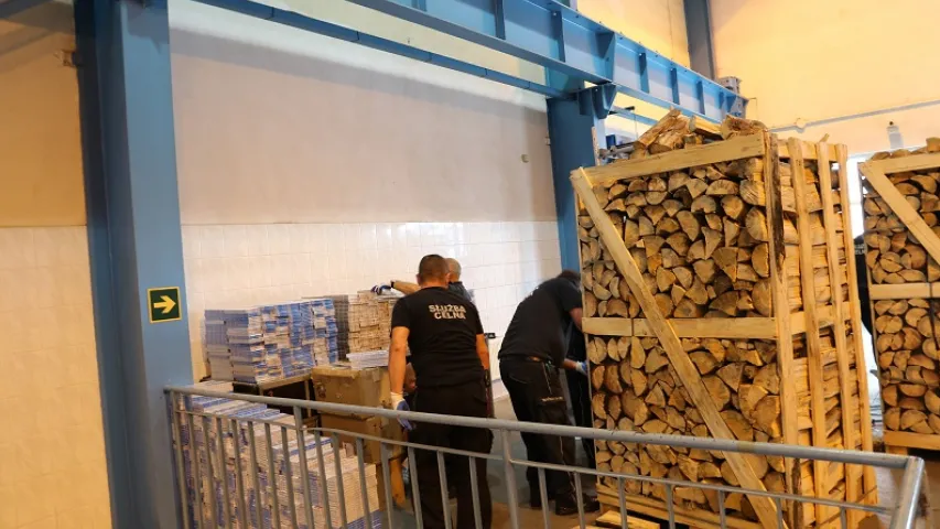 У дровах з Беларусі польскія мытнікі знайшлі цыгарэты на 500 тысяч долараў