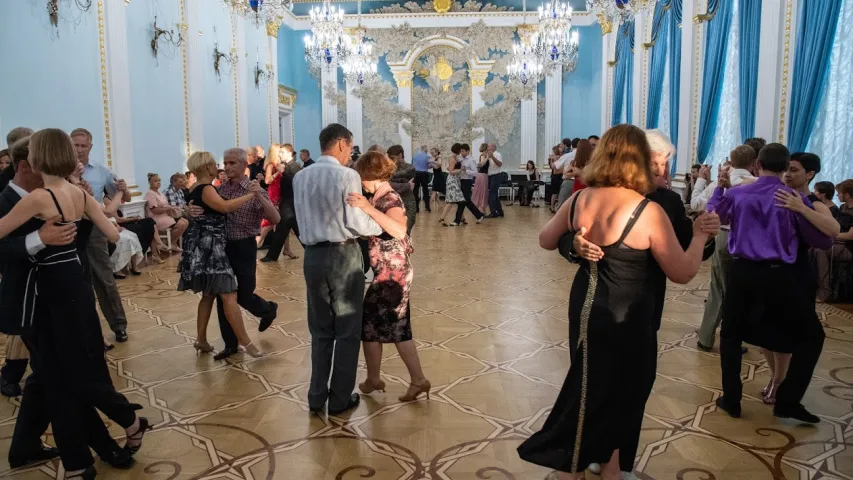 Інклюзіўны баль у Мінску: вельмі прыгожа, але танцораў на вазках амаль не было